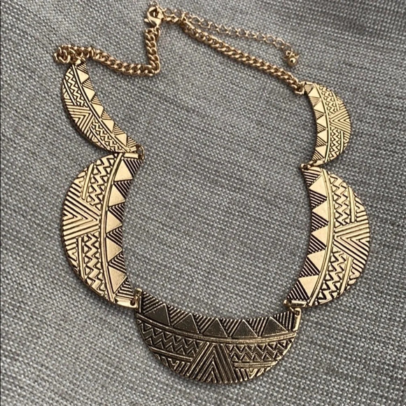 ⭐️HP⭐️Liz Claiborne  Urban printed gold tone necklace - Picture 2 of 13